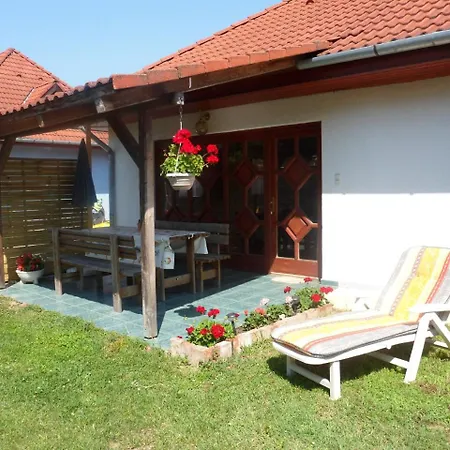 In Balatonbereny/balaton 18043 Apartment